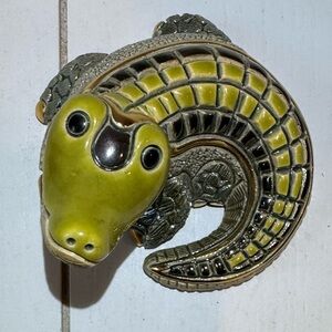 DeRosa Collection Handcrafted Wildlife Vintage Ceramic Crocodile Figurine A48